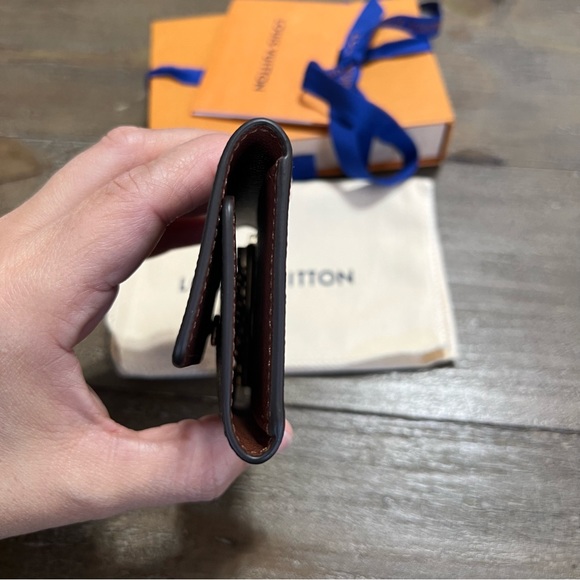 Louis Vuitton 6 key holder - Picture 2 of 7